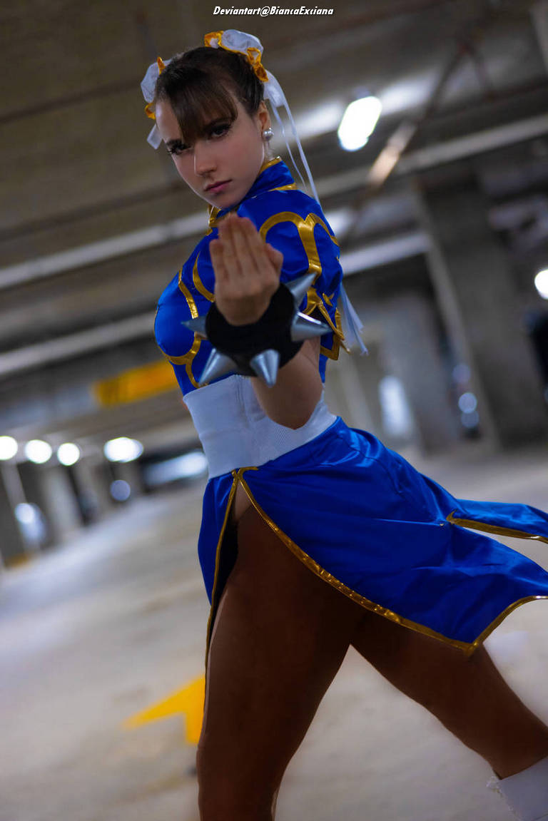 Street Fighter 5 - Chun-Li Cosplay full length photo