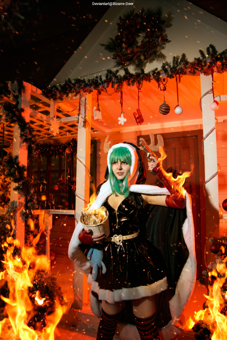 Vocaloid - GUMI (Christmas) Cosplay costume showcase portrait