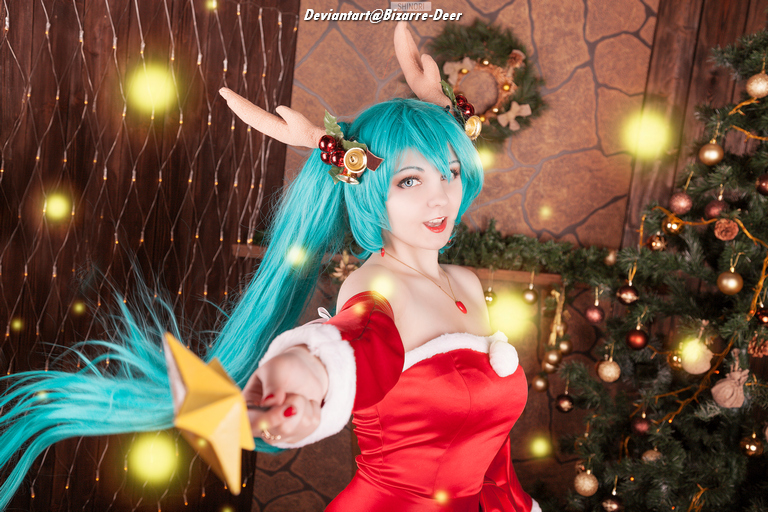Vocaloid - Hatsune Miku (Christmas) Cosplay - soft focus shot