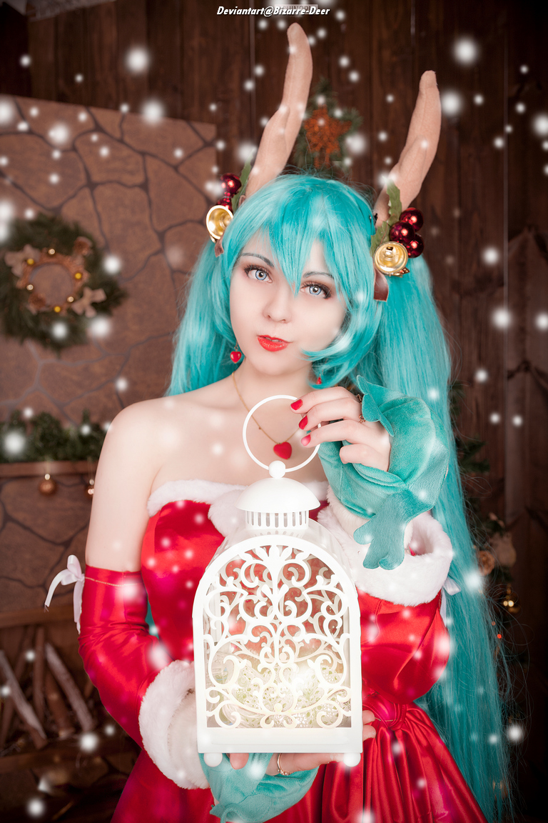 Vocaloid - Hatsune Miku (Christmas) Cosplay - artistic framing
