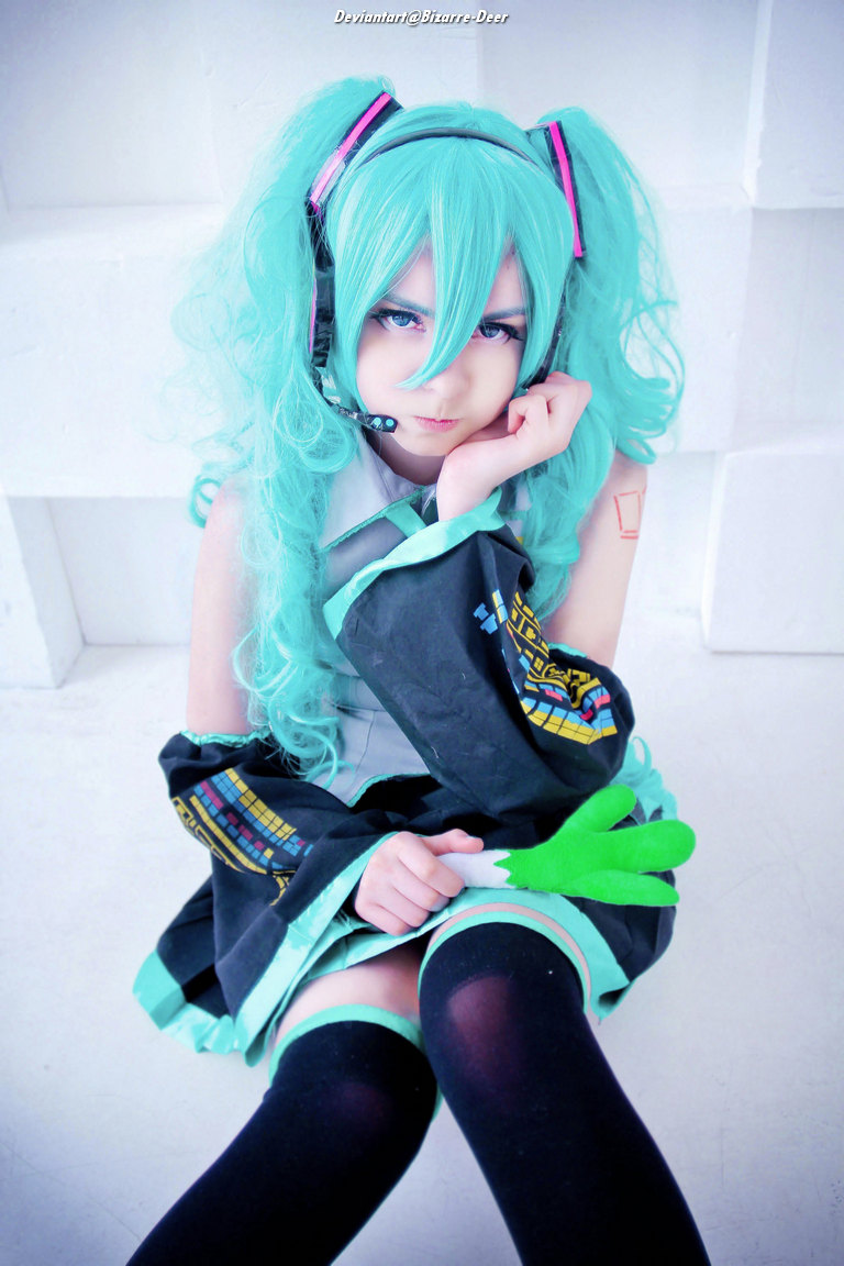 Vocaloid - Hatsune Miku Cosplay full length photo