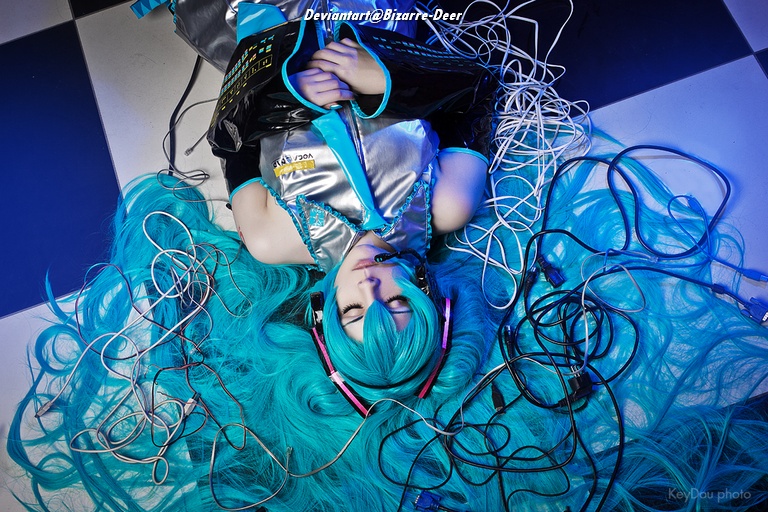 Vocaloid - Hatsune Miku Cosplay costume showcase portrait
