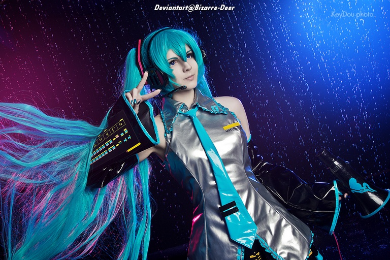 Vocaloid - Hatsune Miku Cosplay full body portrait