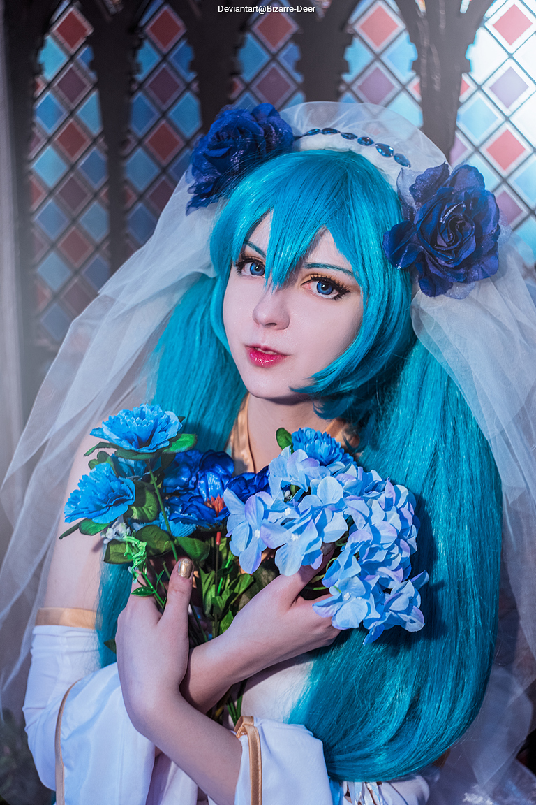 Vocaloid - Hatsune Miku (Demons Wedding) (Bride) Cosplay full length character portrait