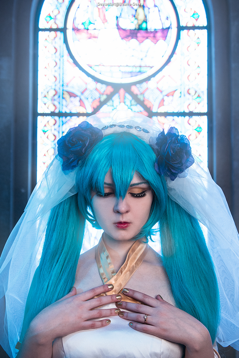 Vocaloid - Hatsune Miku (Demons Wedding) (Bride) Cosplay full length photo