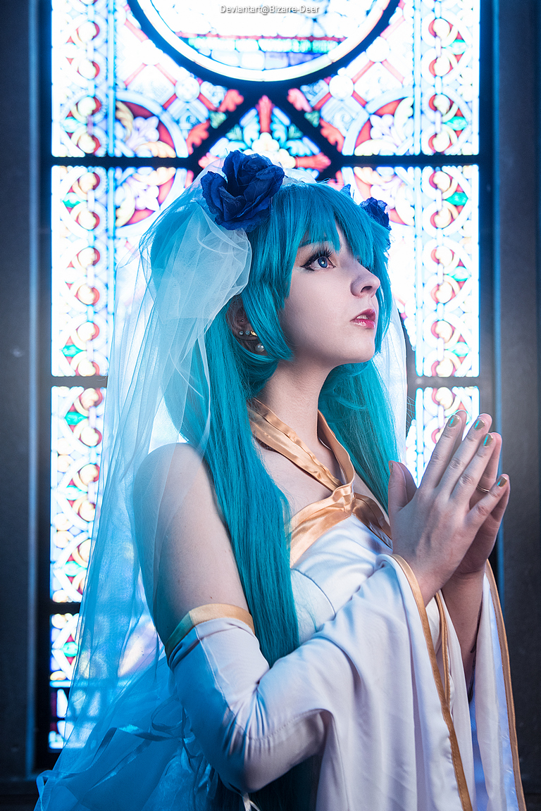Vocaloid - Hatsune Miku (Demons Wedding) (Bride) Cosplay costume showcase portrait