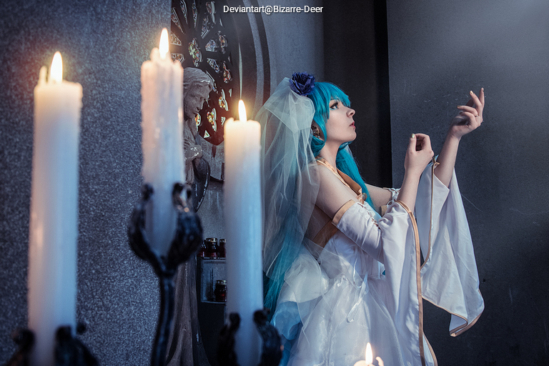 Vocaloid - Hatsune Miku (Demons Wedding) (Bride) Cosplay full body portrait