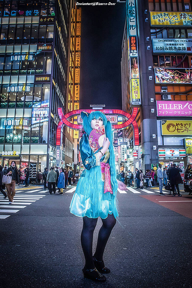 Vocaloid - Hatsune Miku (Kimono) Cosplay full body portrait