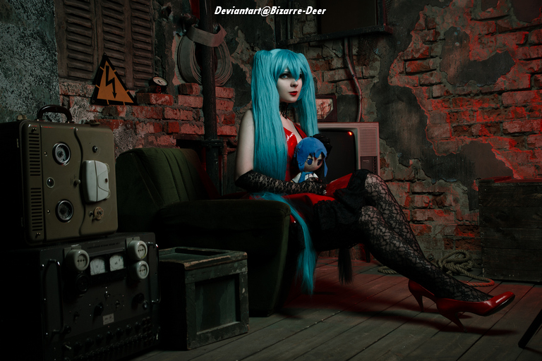 Vocaloid - Hatsune Miku (Rotten Girl Grotesque Romance) Cosplay full body portrait