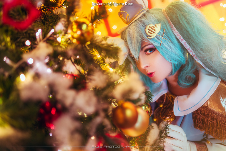 Vocaloid - Hatsune Miku (Snow) Cosplay full length photo