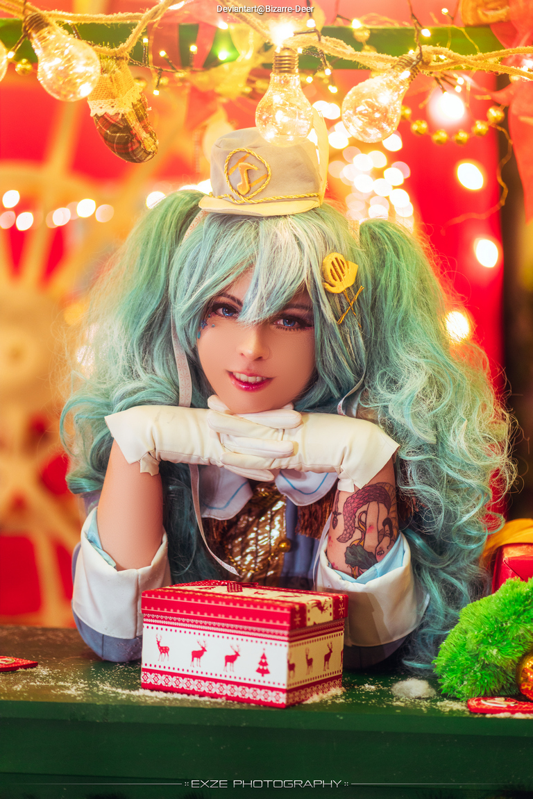 Vocaloid - Hatsune Miku (Snow) Cosplay full body character photo