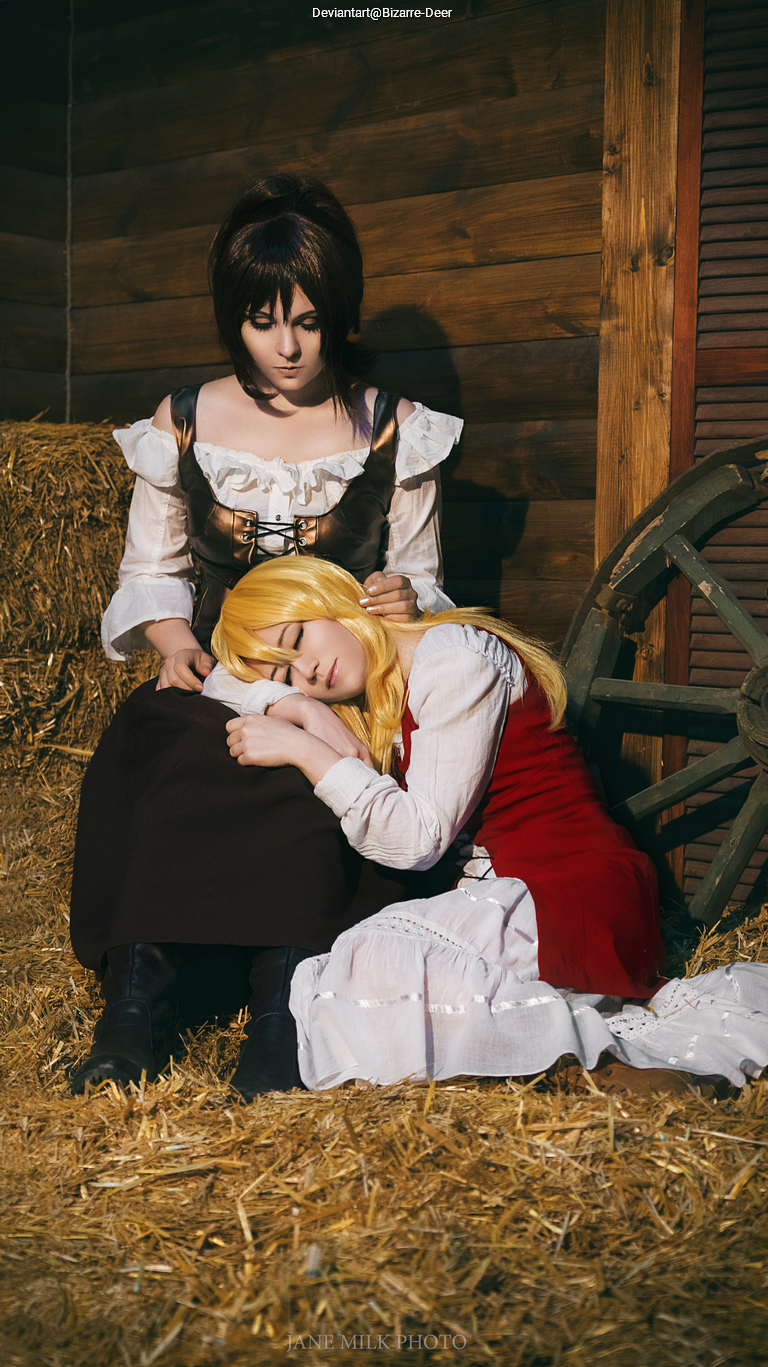 Attack on Titan (SashaKuri) (Shipping) - Sasha and Krista (Sasha Braus &amp; Historia Reiss (Christa Lenz)) Cosplay - portrait photo
