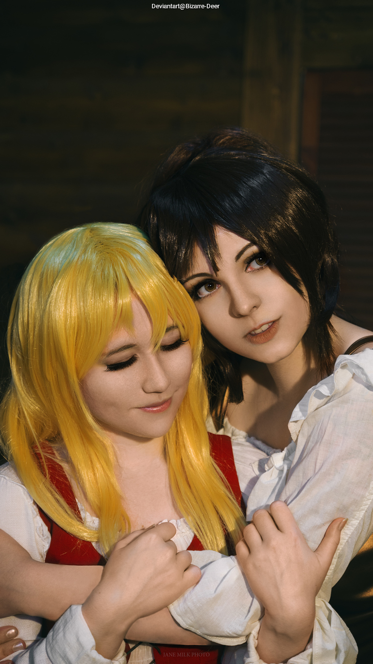 Attack on Titan (SashaKuri) (Shipping) - Sasha and Krista (Sasha Braus &amp; Historia Reiss (Christa Lenz)) Cosplay - body photo