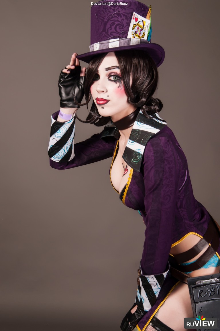 Borderlands 2 - Mad Moxxi Cosplay character costume portrait