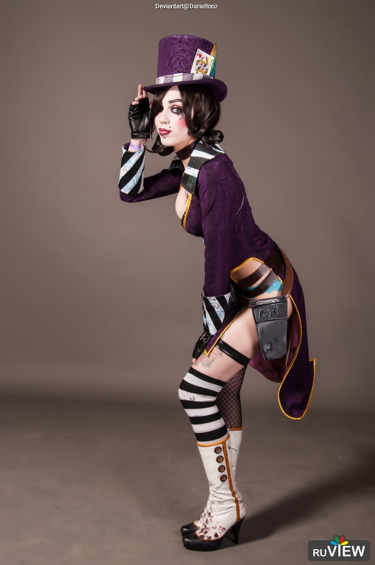 Borderlands 2 - Mad Moxxi Cosplay full body character photo
