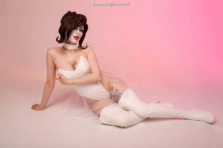 Borderlands 3 - Mad Moxxi (Lingerie) Cosplay character costume portrait