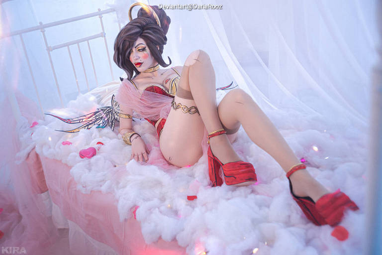 Borderlands 3 - Mad Moxxi (Lingerie) Cosplay character costume portrait