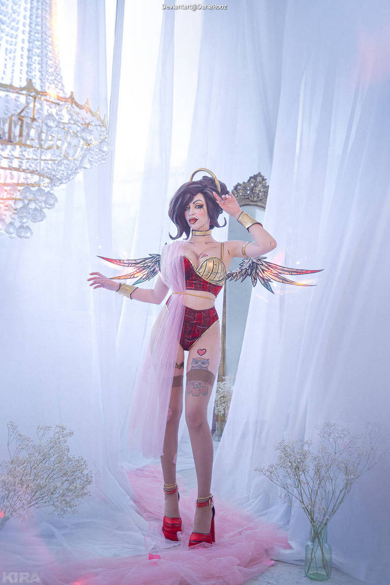 Borderlands 3 - Mad Moxxi (Lingerie) Cosplay full body portrait