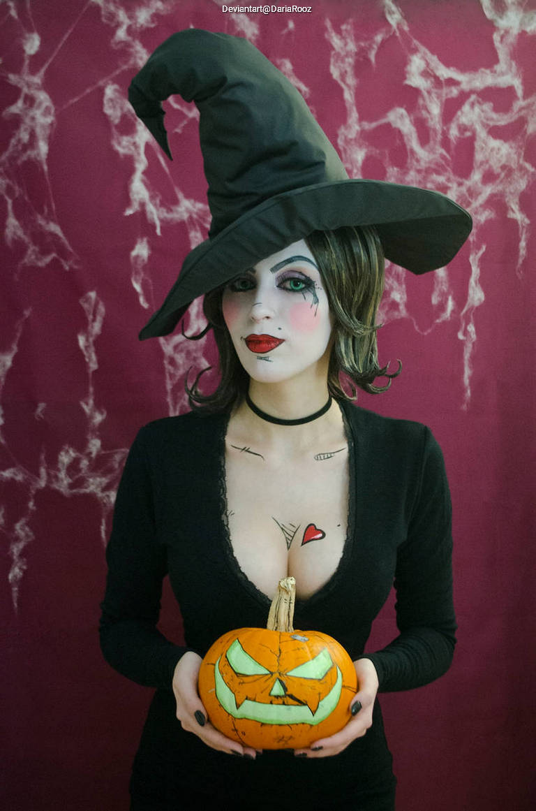 Borderlands 3 - Mad Moxxi (Halloween) Cosplay full length photo