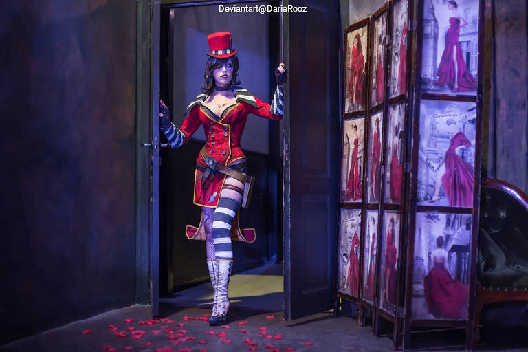 Borderlands - The Pre-Sequel - Mad Moxxi (Heart Breaker) Cosplay full length character portrait