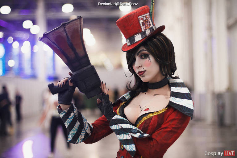 Borderlands - The Pre-Sequel - Mad Moxxi (Heart Breaker) Cosplay character costume portrait