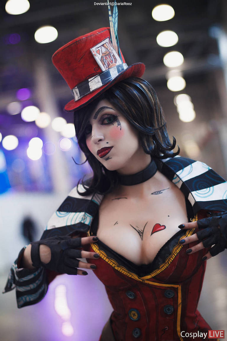 Borderlands - The Pre-Sequel - Mad Moxxi (Heart Breaker) Cosplay full length photo