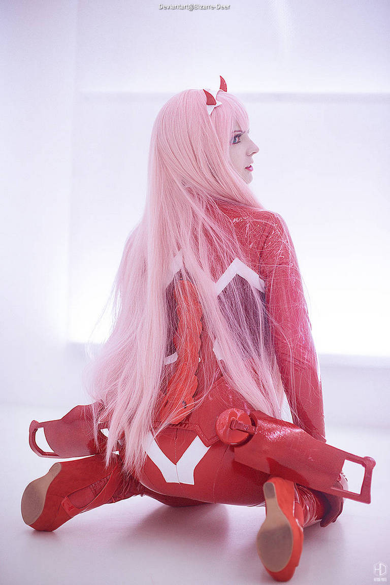 DARLING in the FRANXX - Zero Two (Partner Killer) (Plugsuit) Cosplay character costume portrait