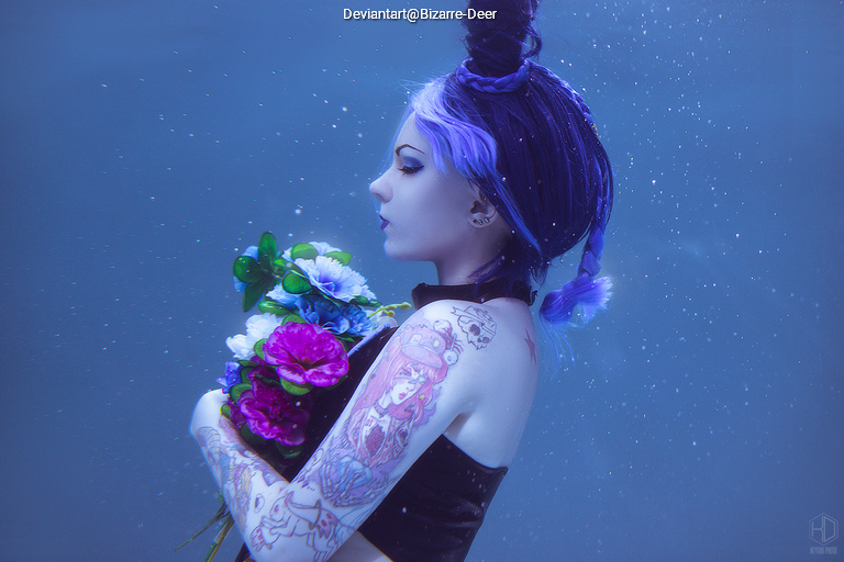 JoJos Bizarre Adventure - Jolyne Cujoh (JoJo) Cosplay full length photo