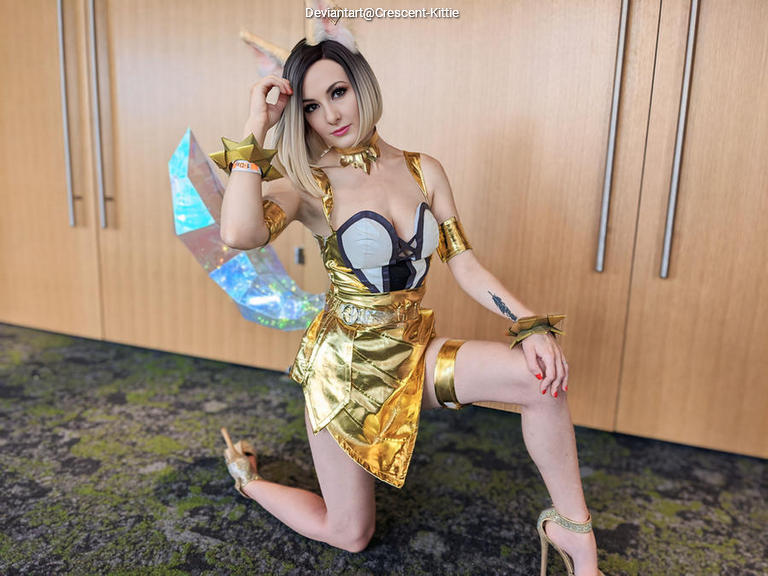 League of Legends - Ahri (The Nine-Tailed Fox) (Prestige) Cosplay character costume portrait