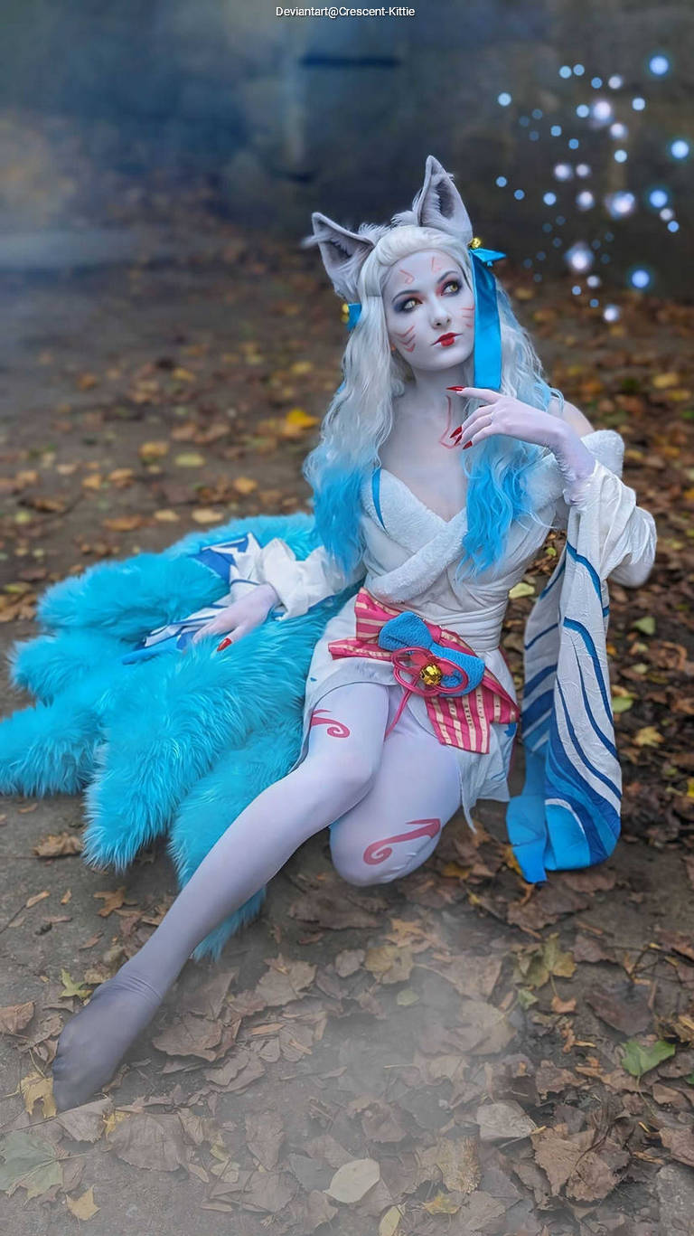 League of Legends - Ahri (The Nine-Tailed Fox) (Spirit Blossom) Cosplay - expressive portrait