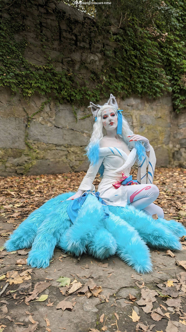 League of Legends - Ahri (The Nine-Tailed Fox) (Spirit Blossom) Cosplay - light aesthetic