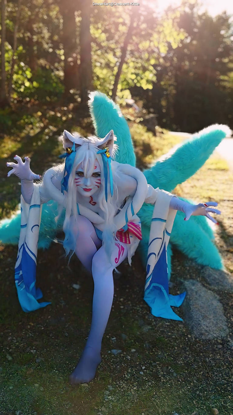 League of Legends - Ahri (The Nine-Tailed Fox) (Spirit Blossom) Cosplay - soft focus shot