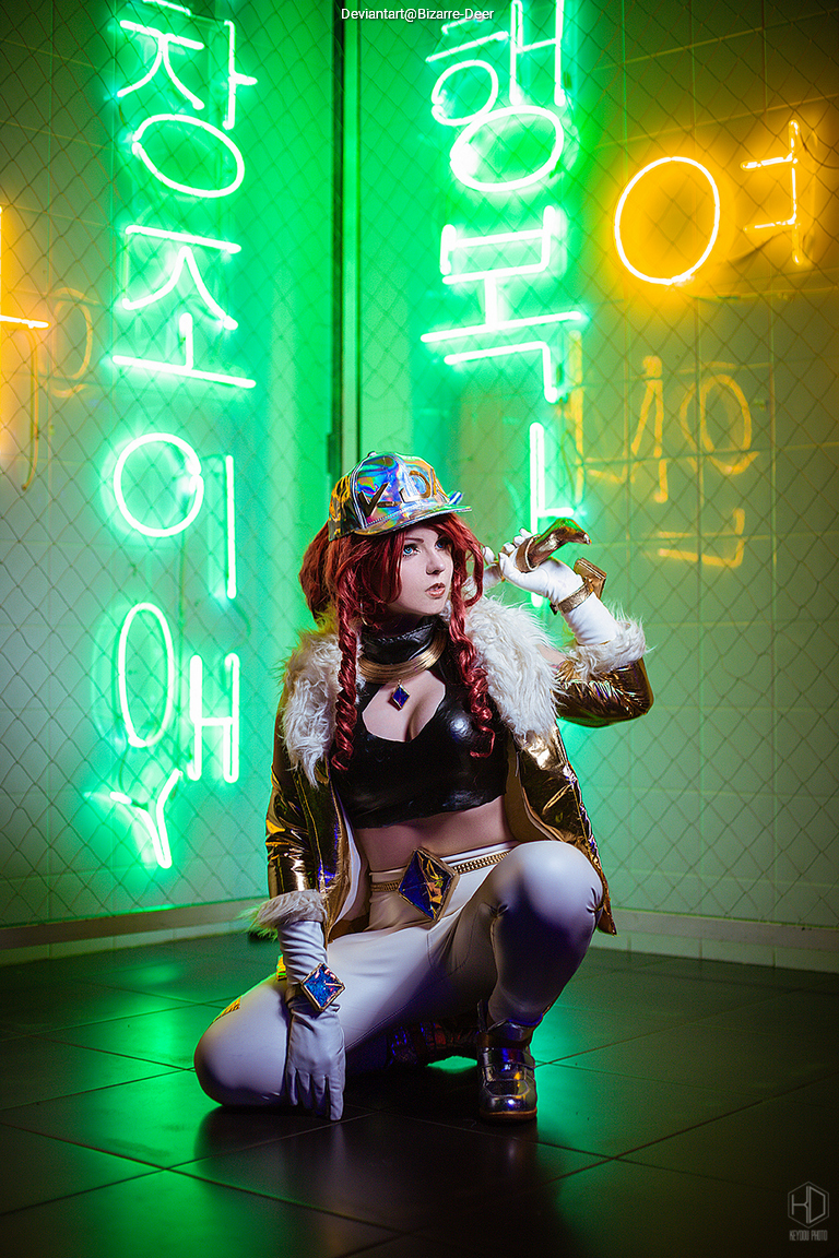 League of Legends - Akali (KDA) Cosplay character costume portrait