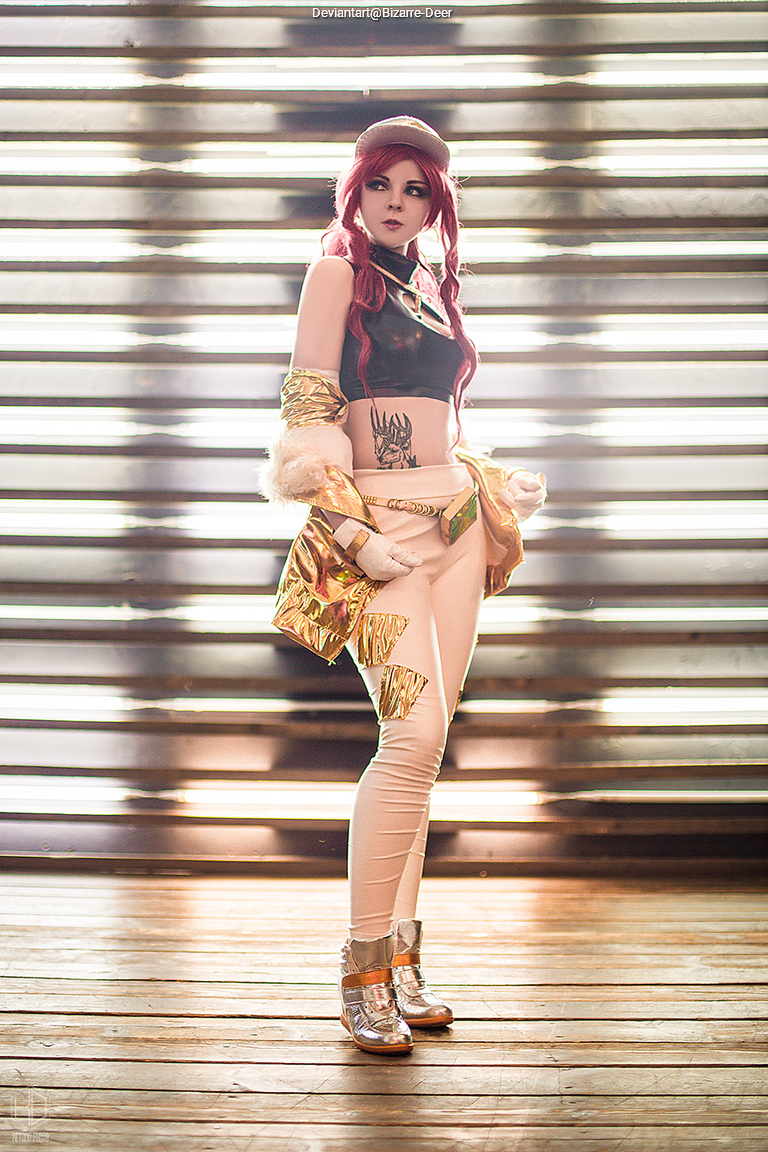 League of Legends - Akali (KDA) Cosplay full length character portrait
