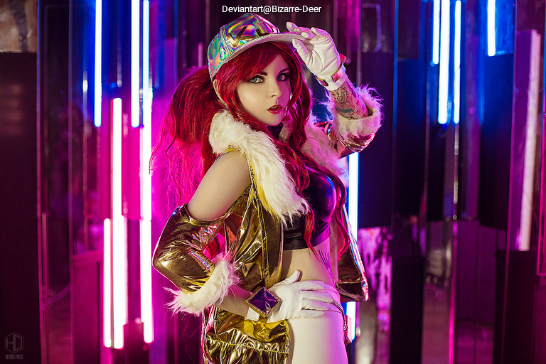 League of Legends - Akali (KDA) Cosplay full length photo