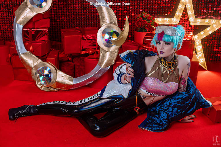 League of Legends - Qiyana (Empress of the Elements) (True Damage) Cosplay costume showcase portrait