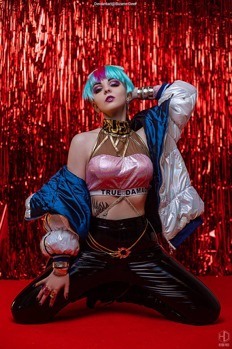 League of Legends - Qiyana (Empress of the Elements) (True Damage) Cosplay full body portrait