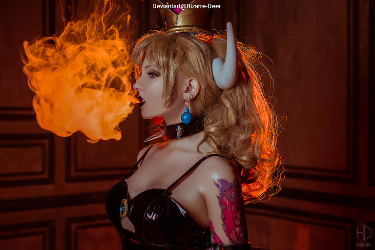New Super Mario Bros. U Deluxe - Bowsette Cosplay costume showcase portrait