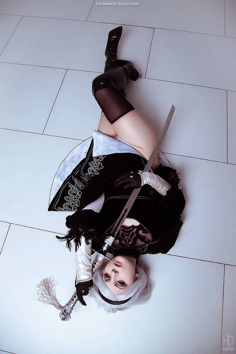 NieR AutomatA - 2B (YoRHa No.2 Type-B) Cosplay full length character portrait