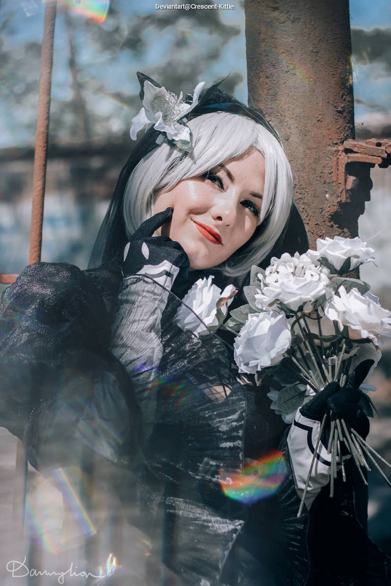 NieR AutomatA - 2B (YoRHa No.2 Type-B) Cosplay full body portrait
