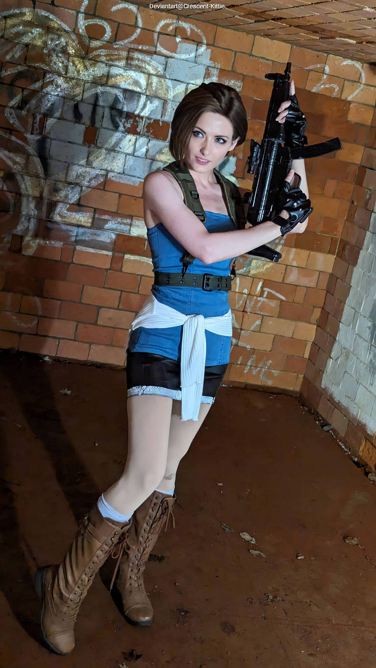 Resident Evil 3 - Nemesis - Jill Valentine Cosplay full length photo