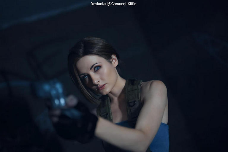 Resident Evil 3 - Remake - Jill Valentine Cosplay full body character photo