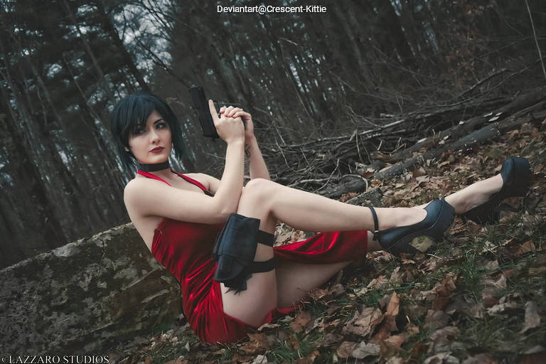Resident Evil 4 - Ada Wong Cosplay full length photo