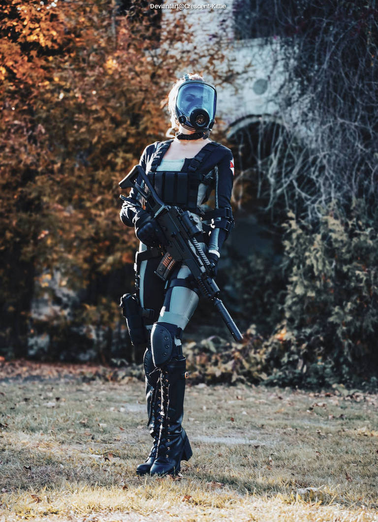 Resident Evil - Operation Raccoon City - Karena LesProux (LUPO) Cosplay full body portrait