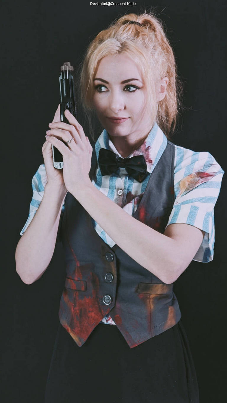 Resident Evil - Outbreak - Cindy Lennox Cosplay full body portrait