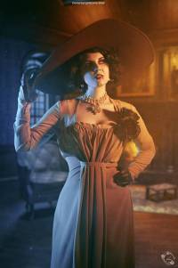 Resident Evil Village - Alcina Dimitrescu Cosplay