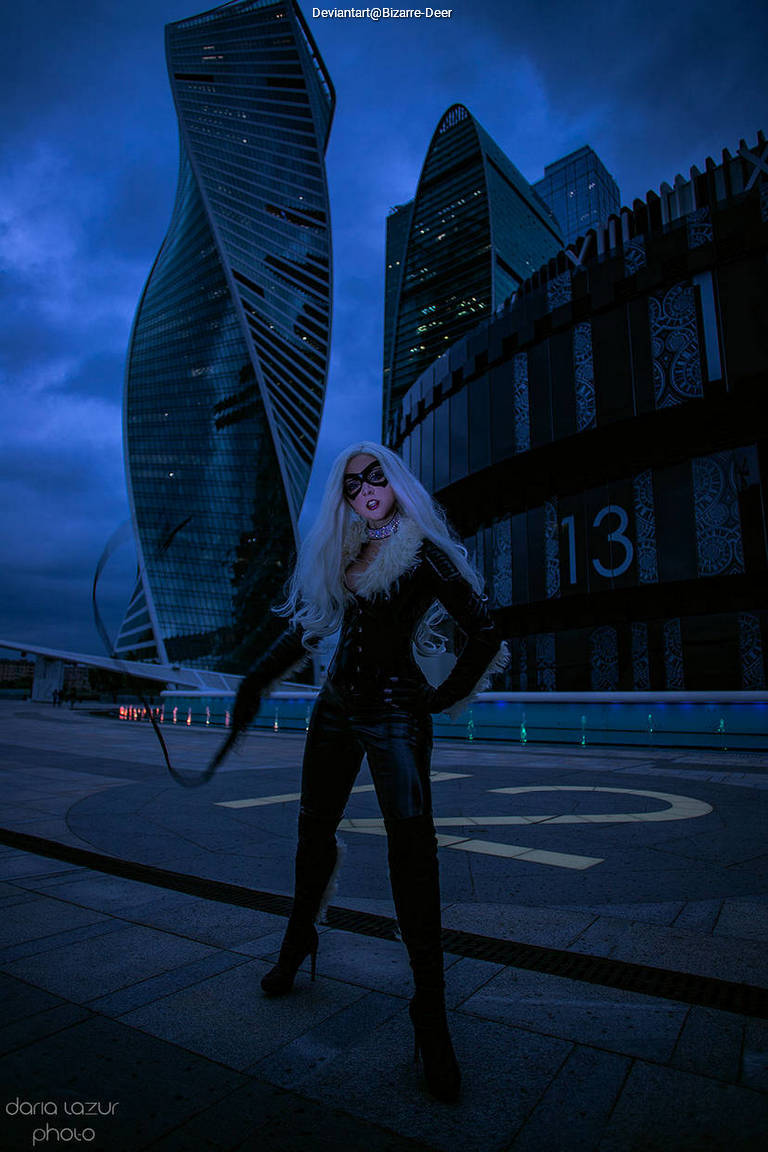 Spider-Man - Felicia Hardy (Black Cat) Cosplay full length character portrait