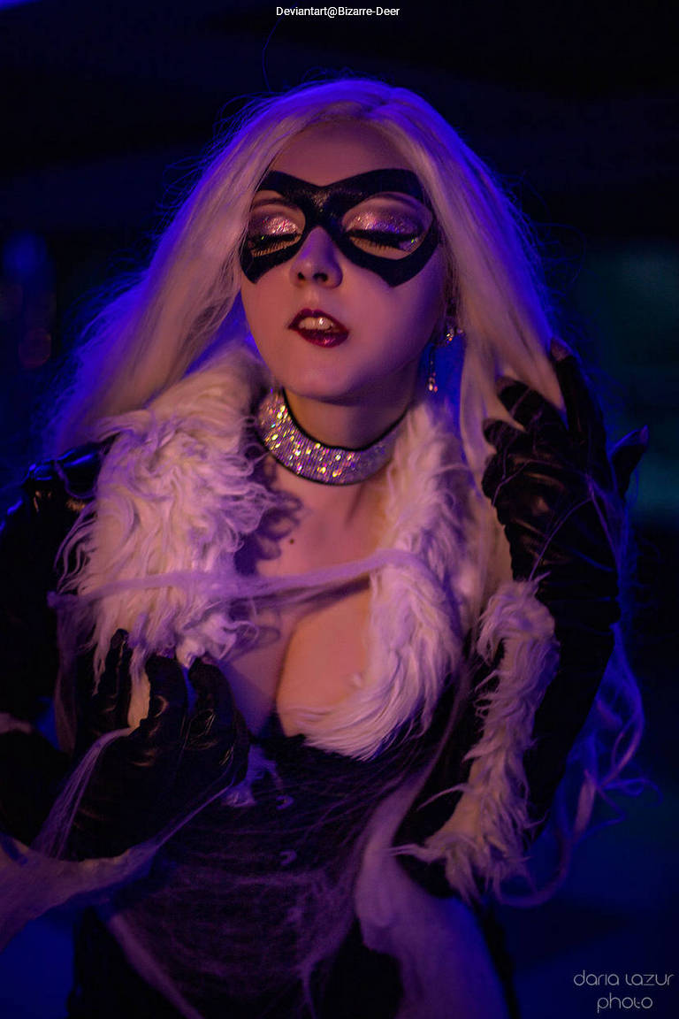 Spider-Man - Felicia Hardy (Black Cat) Cosplay costume showcase portrait