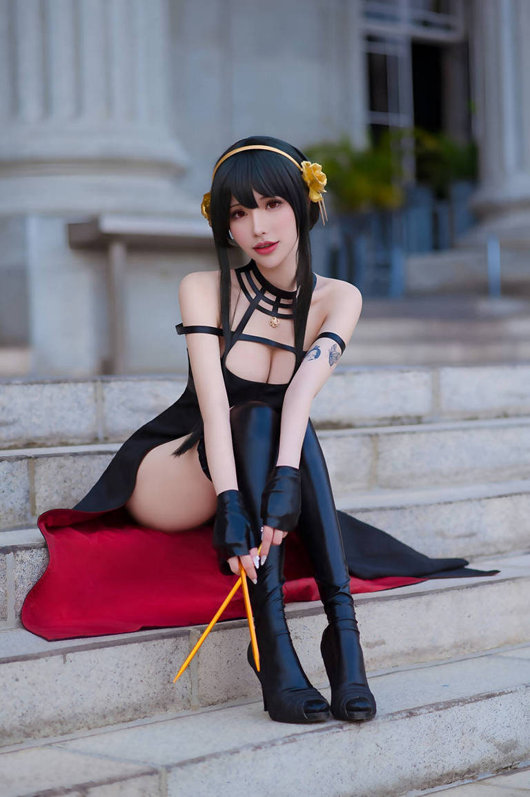Spy × Family - Yor Forger (Thorn Princess) Cosplay - character analysis Spy × Family - Yor Forger (Thorn Princess) Cosplay - character analysis
