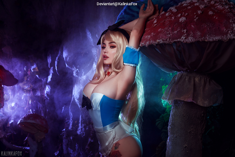 Alice in Wonderland - Alice Kingsleigh Cosplay costume showcase portrait